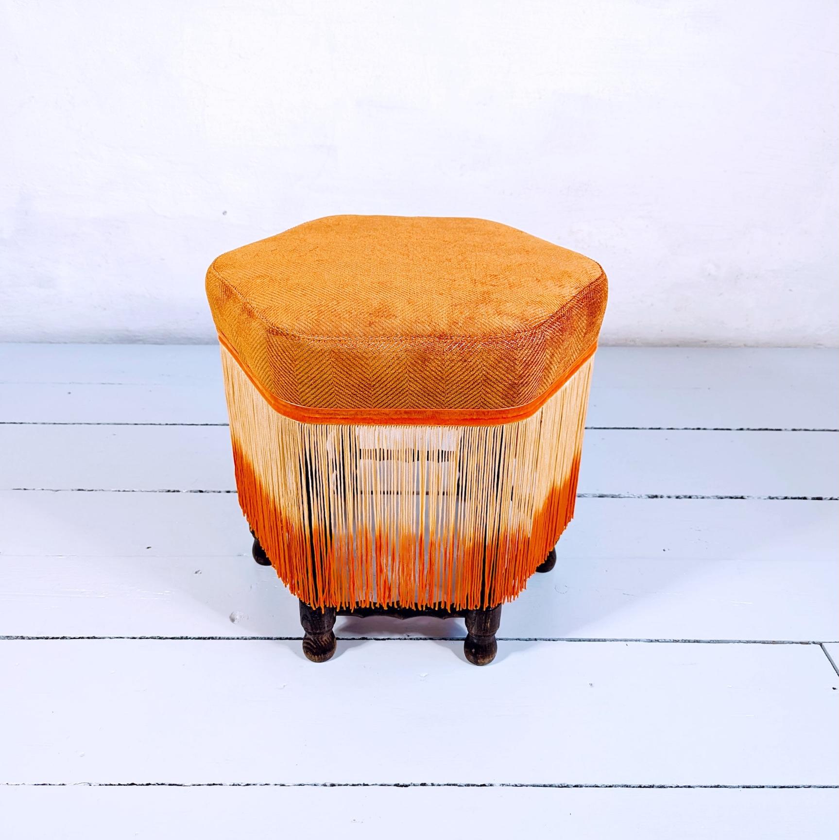Orange Chevron Drøm: Upcycled Retro Taburet - Billede 2